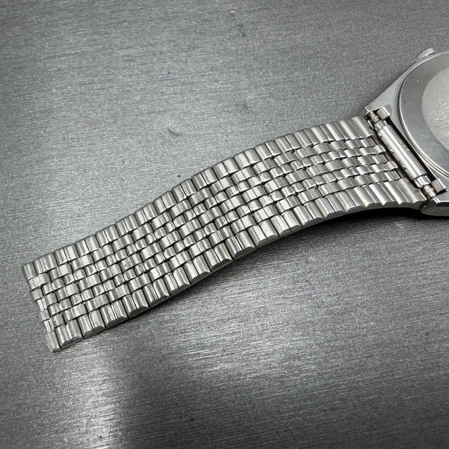Seiko Watch Men 33mm Silver Dial Silver Tone Daydate Round 7813-8009 SAMPLE11