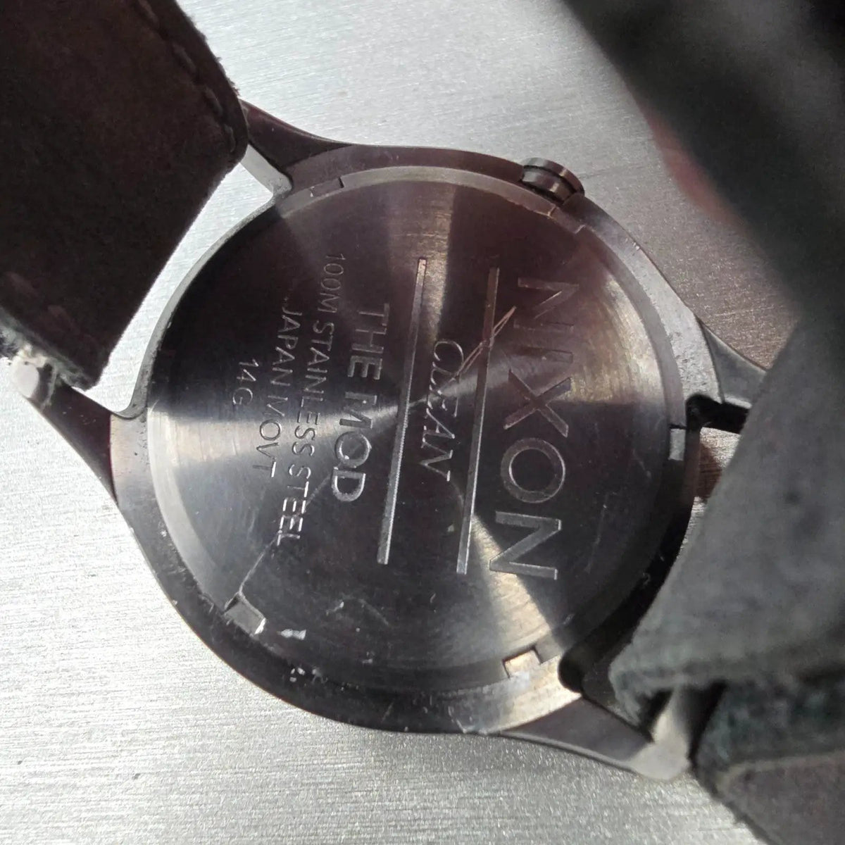 Nixon The Mod Watch Men 39mm Gray Dial Black Tone Round Leather Band New Battery10