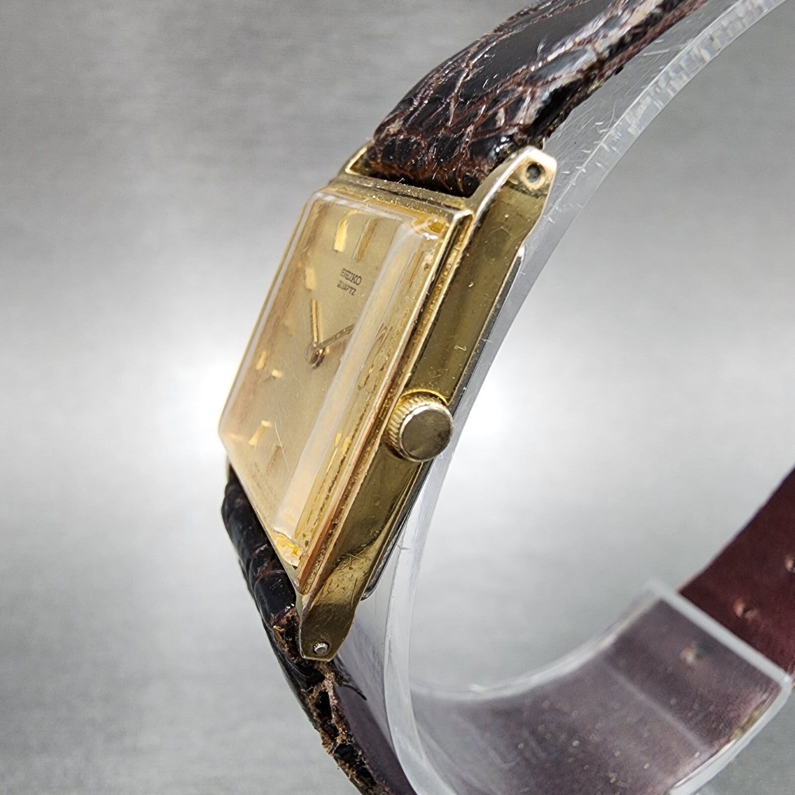 Seiko Tank Watch Women 19mm Gold Dial Gold Tone Rectangle 2C205820 New Battery2