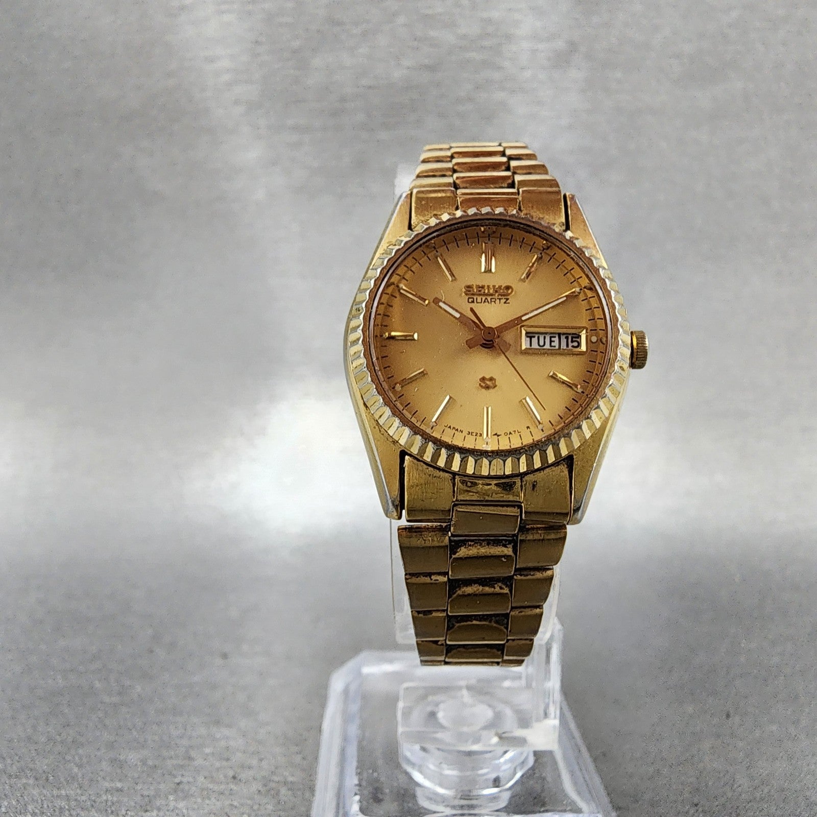 Seiko SQ Watch Women 24mm Gold Dial Gold Tone Daydate Round 3E230A60 NewBattery5