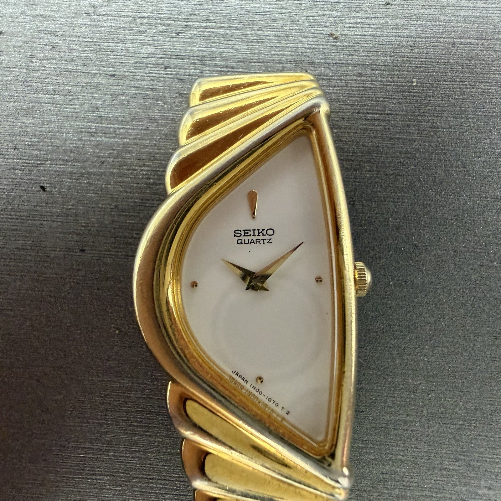 Seiko Half Moon Watch Women 20mm White Dial Gold Tone 1N00-5E09 New Battery1