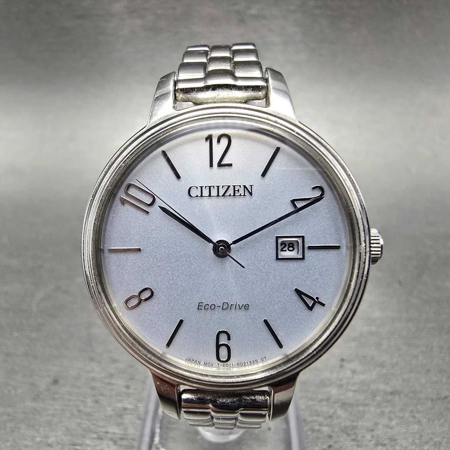 Citizen Eco-Drive Watch Women 31mm Silver Dial Silver Tone Date E011-R013319 Run0