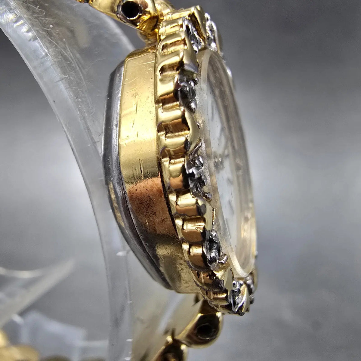 Unbranded Watch Women 17mm White Dial Gold Tone Gem Set Bezel Oval New Battery3
