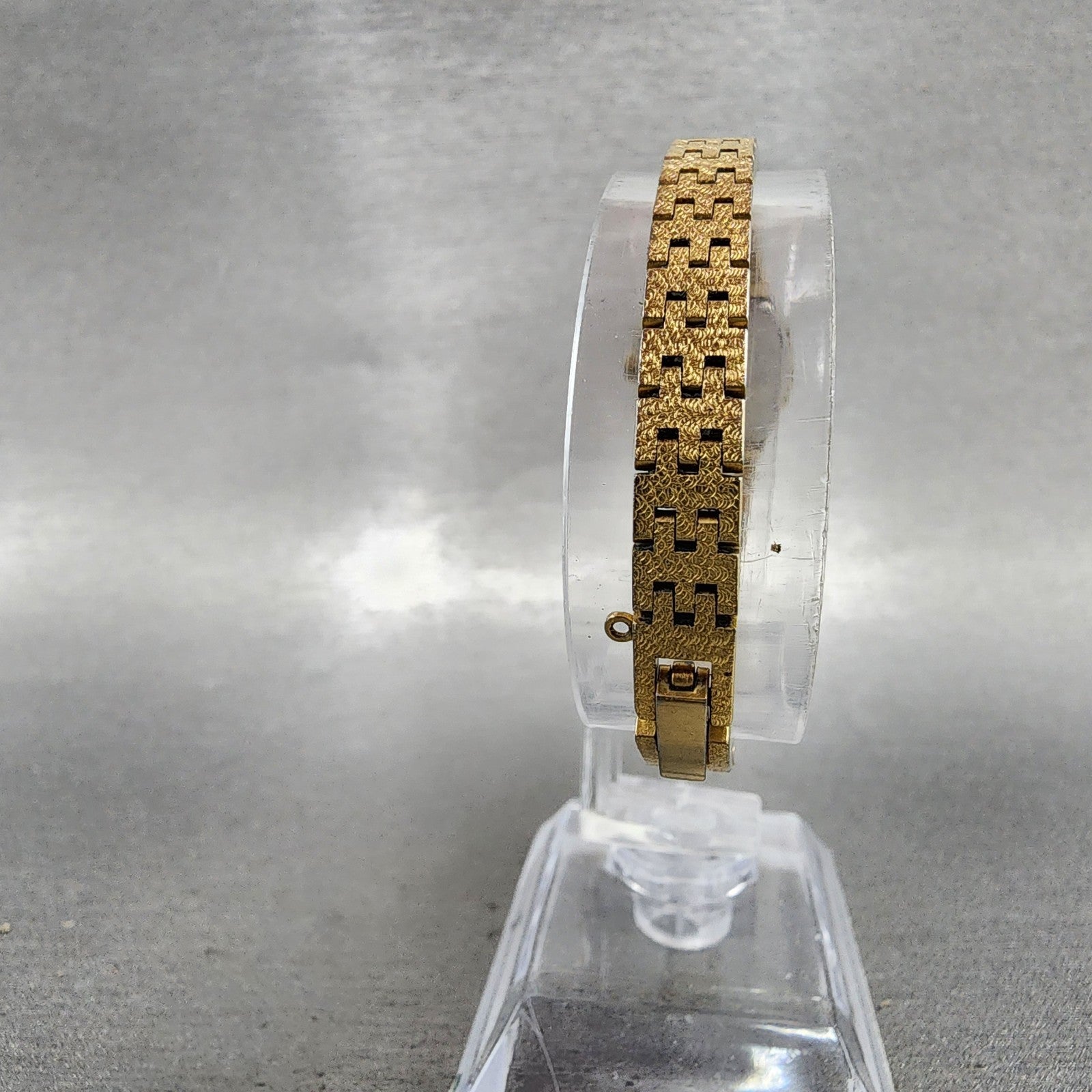 Seiko Watch Women 17mm Silver Dial Gold Tone Rectangle 2b205039 New Battery7