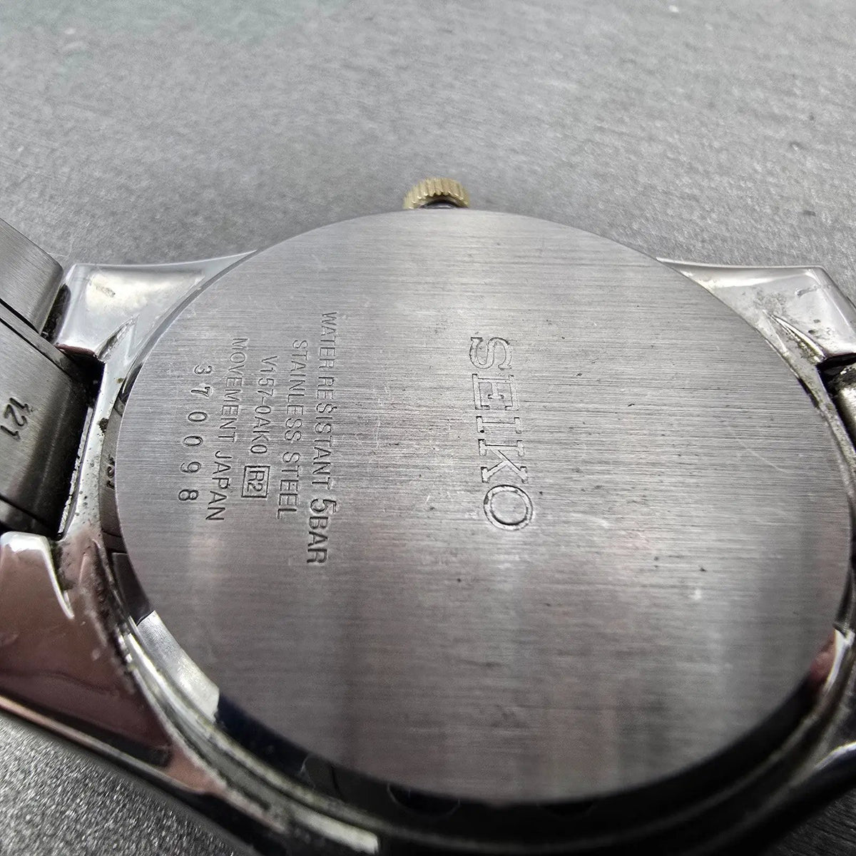 Seiko Solar Watch Men 40mm Gray Dial Two Tone Date Round V157-0AK0 Runs9