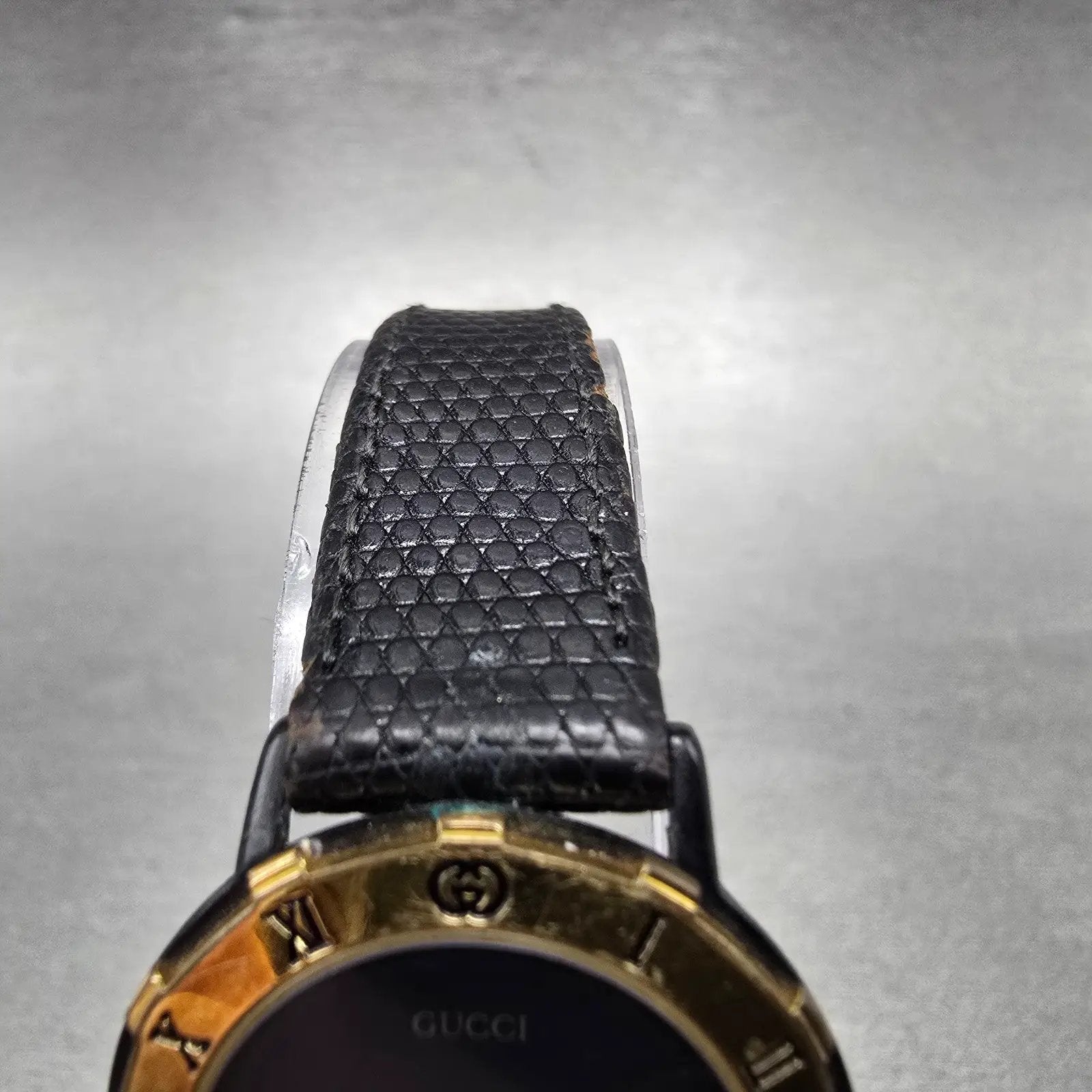 Gucci 3200L Watch Women 26mm Black Dial Black & Gold Tone Round New Battery5