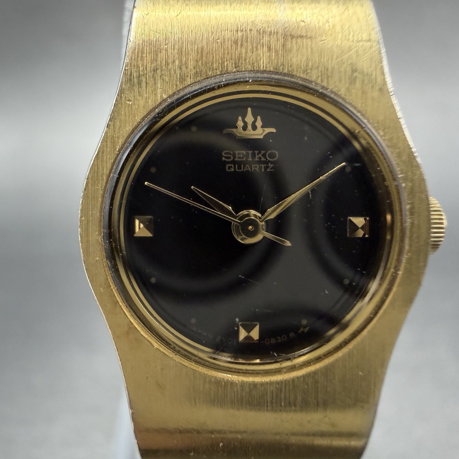 Seiko Watch Women 18mm Black Dial Gold Tone Round 2Y01-0130 New Battery2