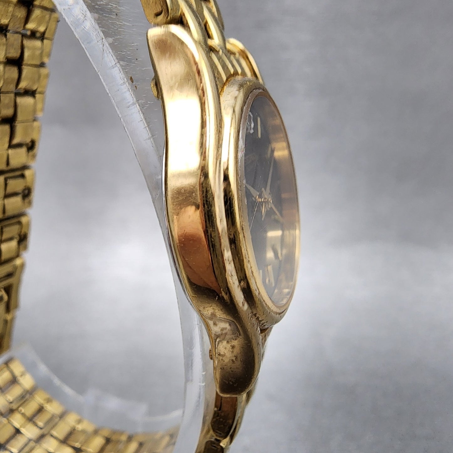 Seiko watch Women 24mm Black Dial Gold Tone Round V4011600 New Battery3