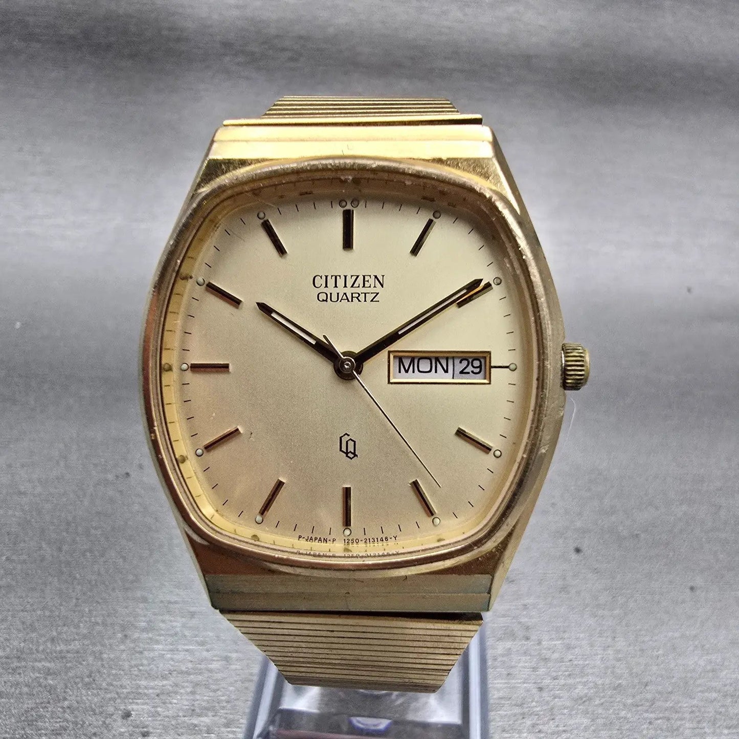 Citizen CQ Watch Men 34mm Champagne Dial Gold Tone Daydate 4-211898 New Battery0