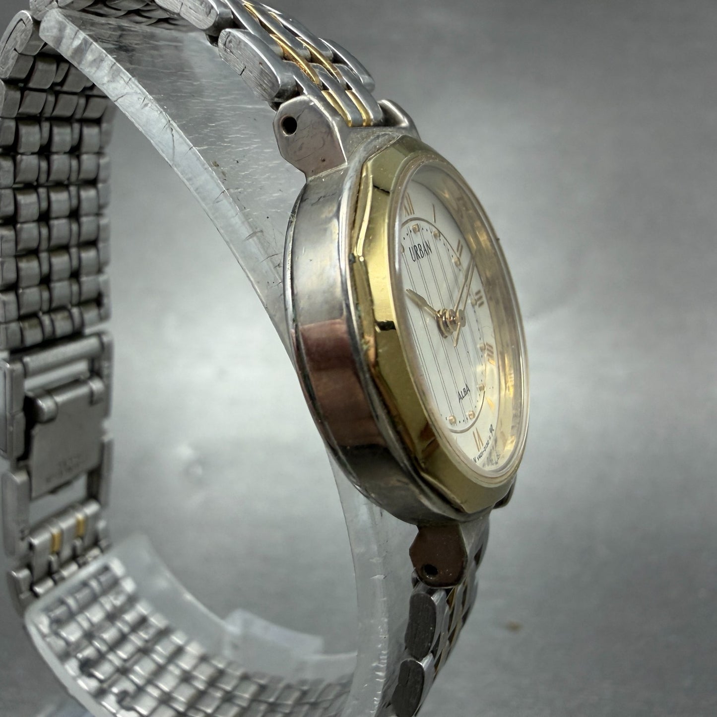 Seiko Alba Urban Watch Women 24mm Cream Dial Two Tone V401-0040 New Battery3
