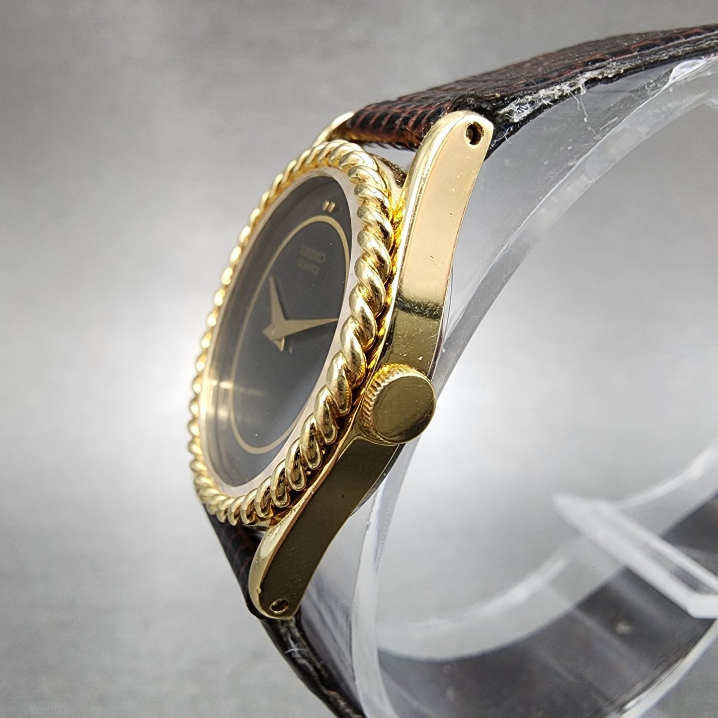 Seiko Watch Women 20mm Black Dial Gold Oval 14007170 New Battery2