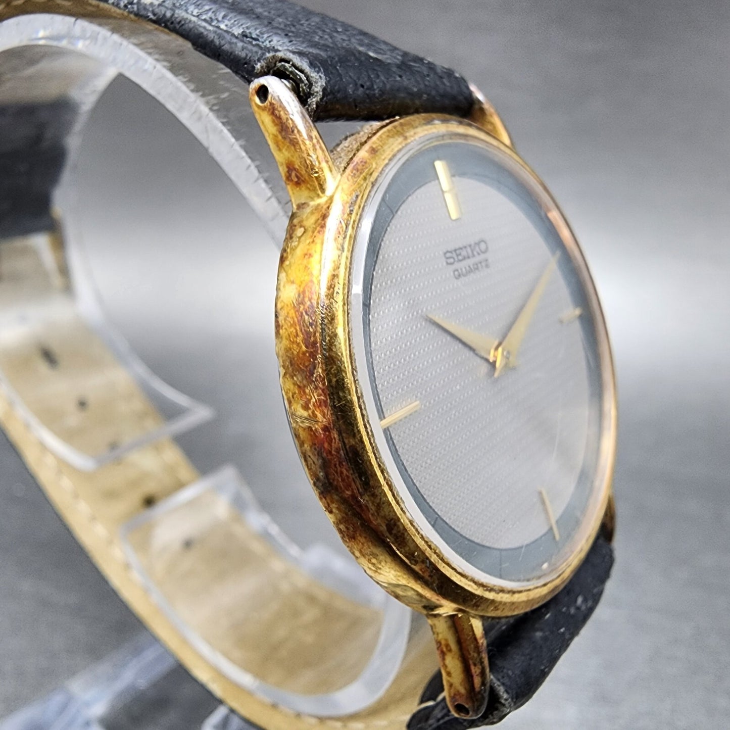 Seiko Watch Men 31mm Gray Dial Gold Tone Round 5y30-7009 New Battery