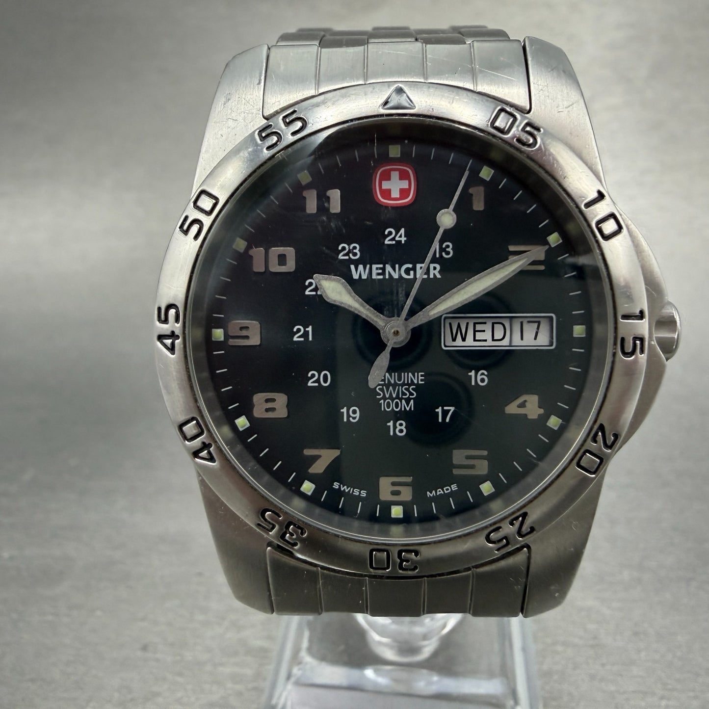 Wenger Dive Watch Men 38mm Black Dial Silver Tone Daydate Round New Battery0