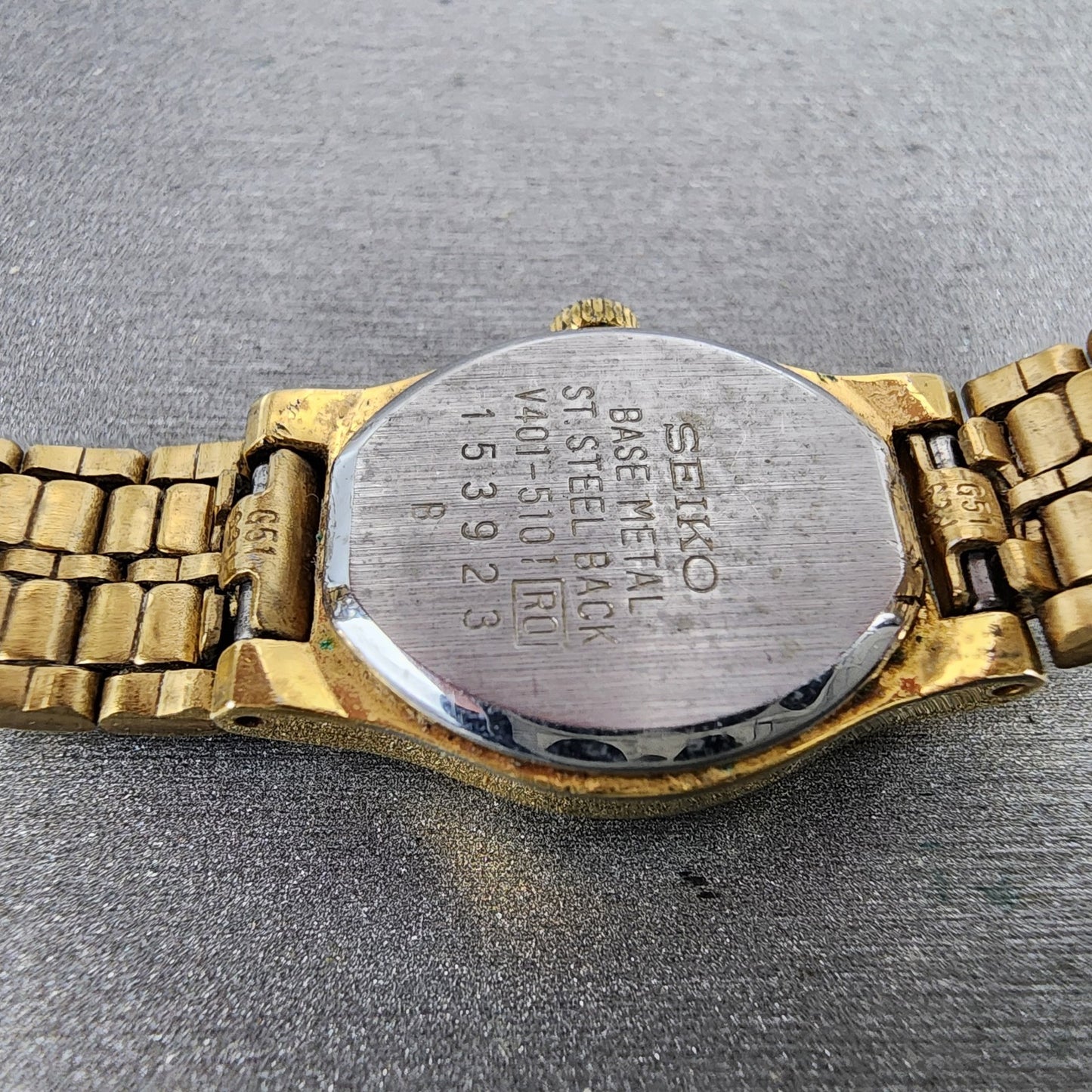 Seiko SX Watch Women 17mm Black Dial Gold Tone Oval V4015101 New Battery9