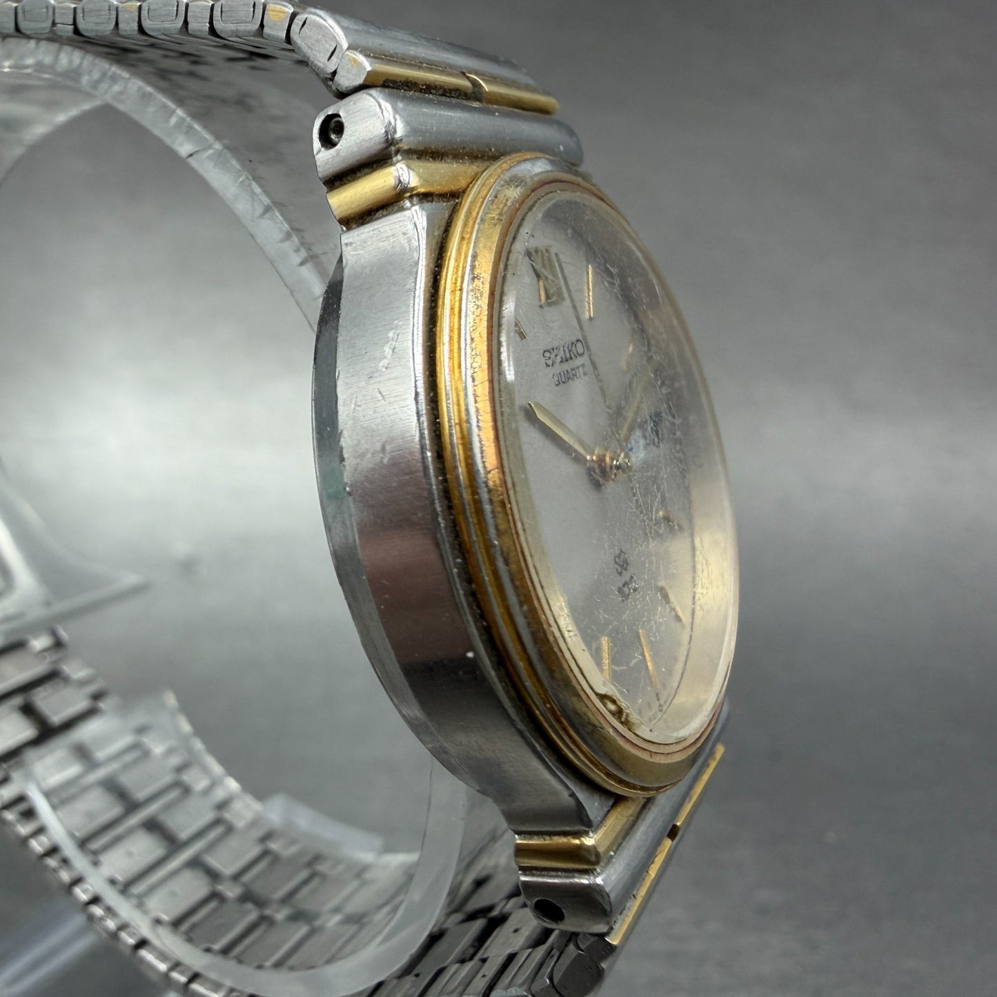Seiko SQ Watch Men 33mm Silver dial Two Tone Round Daydate 8123-6299 New Batt 5T3
