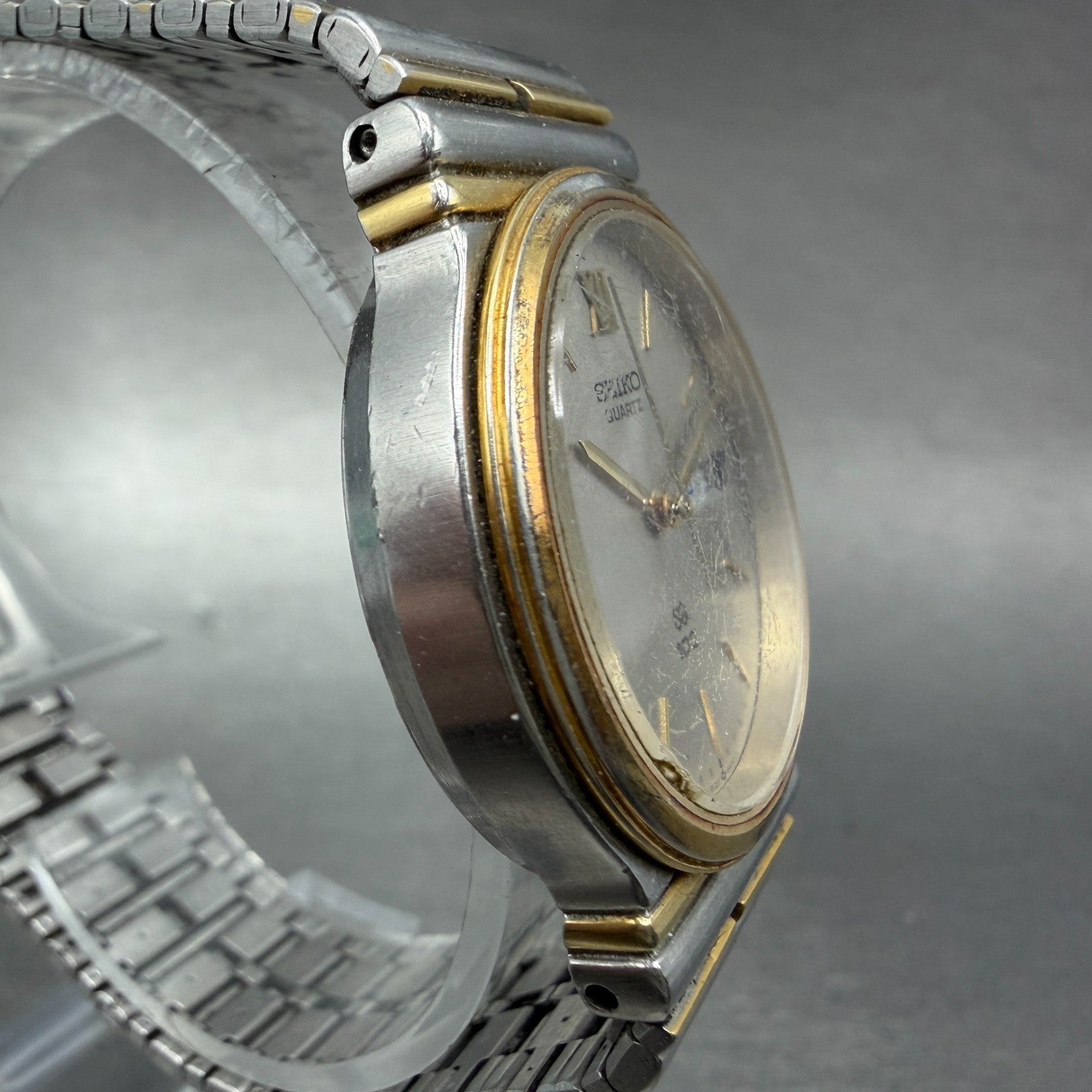 Seiko SQ Watch Men 33mm Silver dial Two Tone Round Daydate 8123-6299 New Batt 5T3