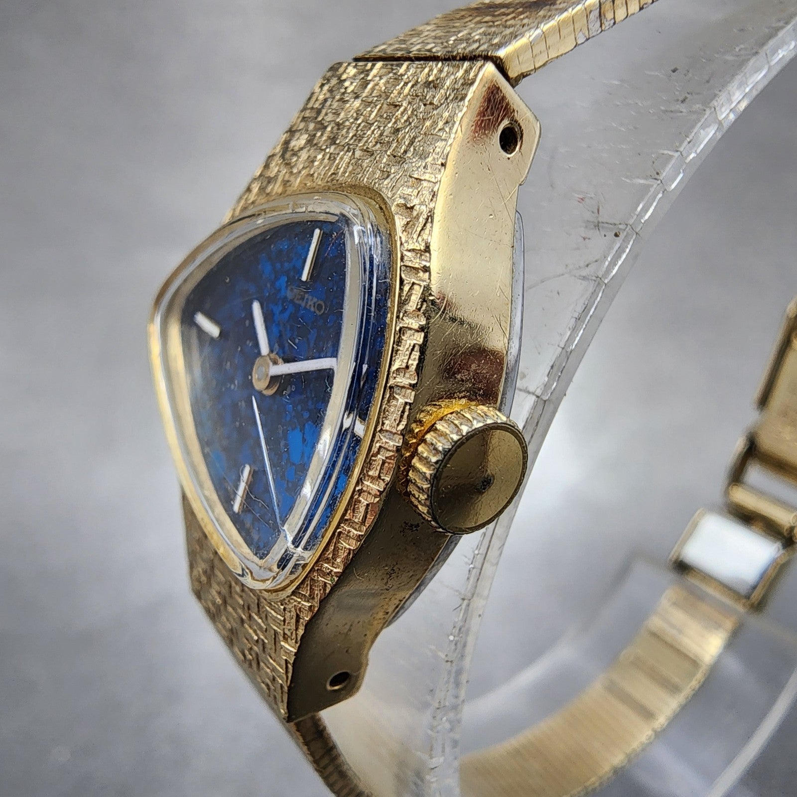 Seiko Asymmetrical Watch Women 21mm Blue Dial Gold Tone Manual Wind 117739 Runs2