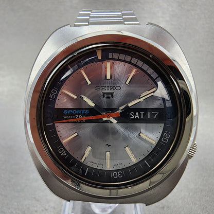 Seiko 5 Sports Watch Men 41mm Silver Dial Silver Tone Daydate Automatci Runs