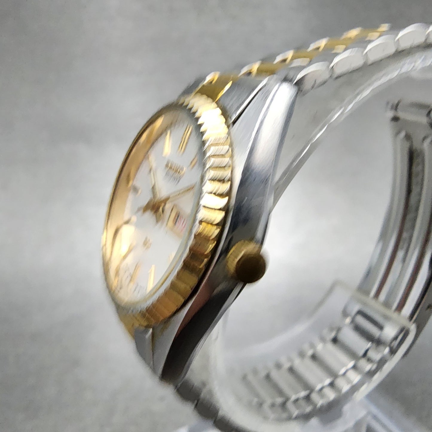 Seiko Watch Women 24mm White Dial Two Tone Daydate Round 3E230A69 New Batt BNK12