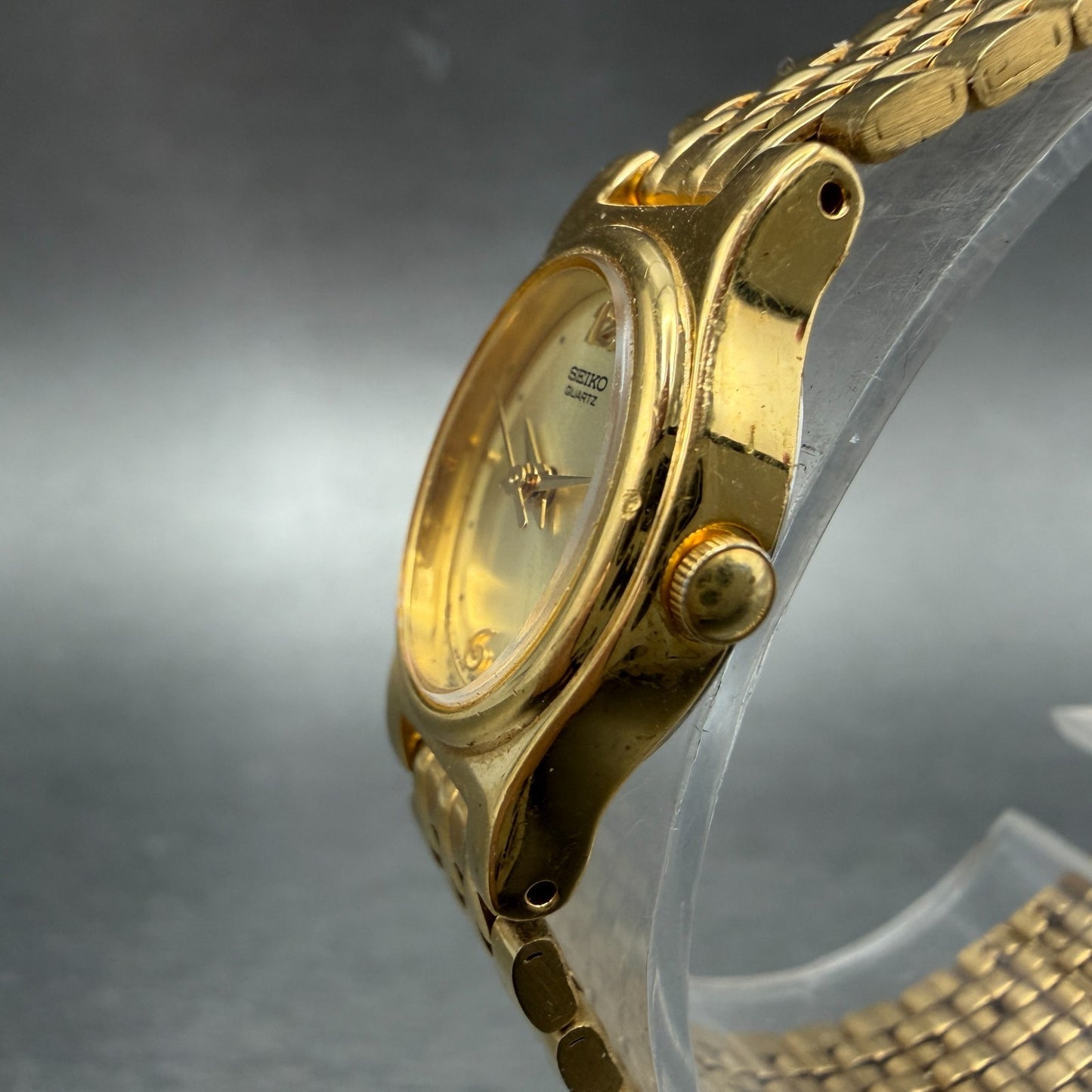 Seiko Watch Women 18mm Gold Dial Gold Tone Oval Vinatge V401-5109 New Battery HB2