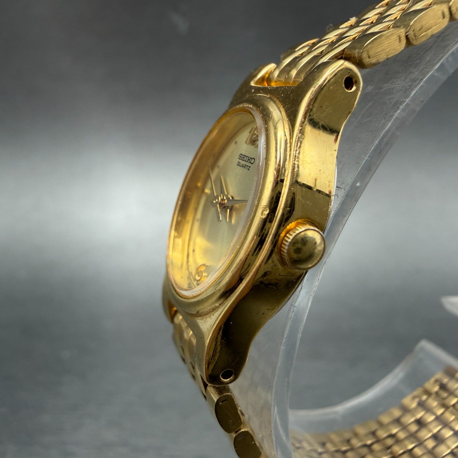 Seiko Watch Women 18mm Gold Dial Gold Tone Oval Vinatge V401-5109 New Battery HB2
