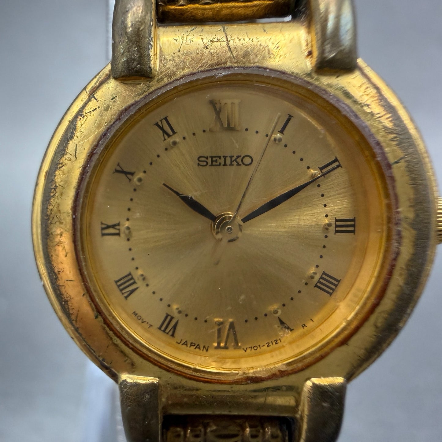 Seiko Watch Women 24mm Champagne Dial Gold Tone Round V701-1781 New Battery1