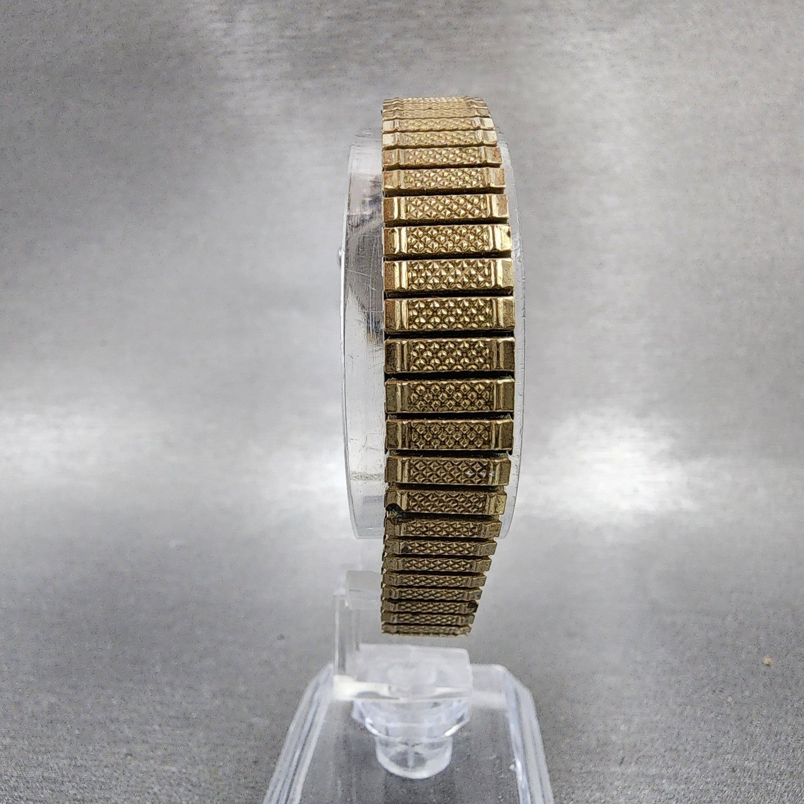 Seiko Alba Watch Women 23mm White Dial Gold Tone Round V8020020 New Battery8