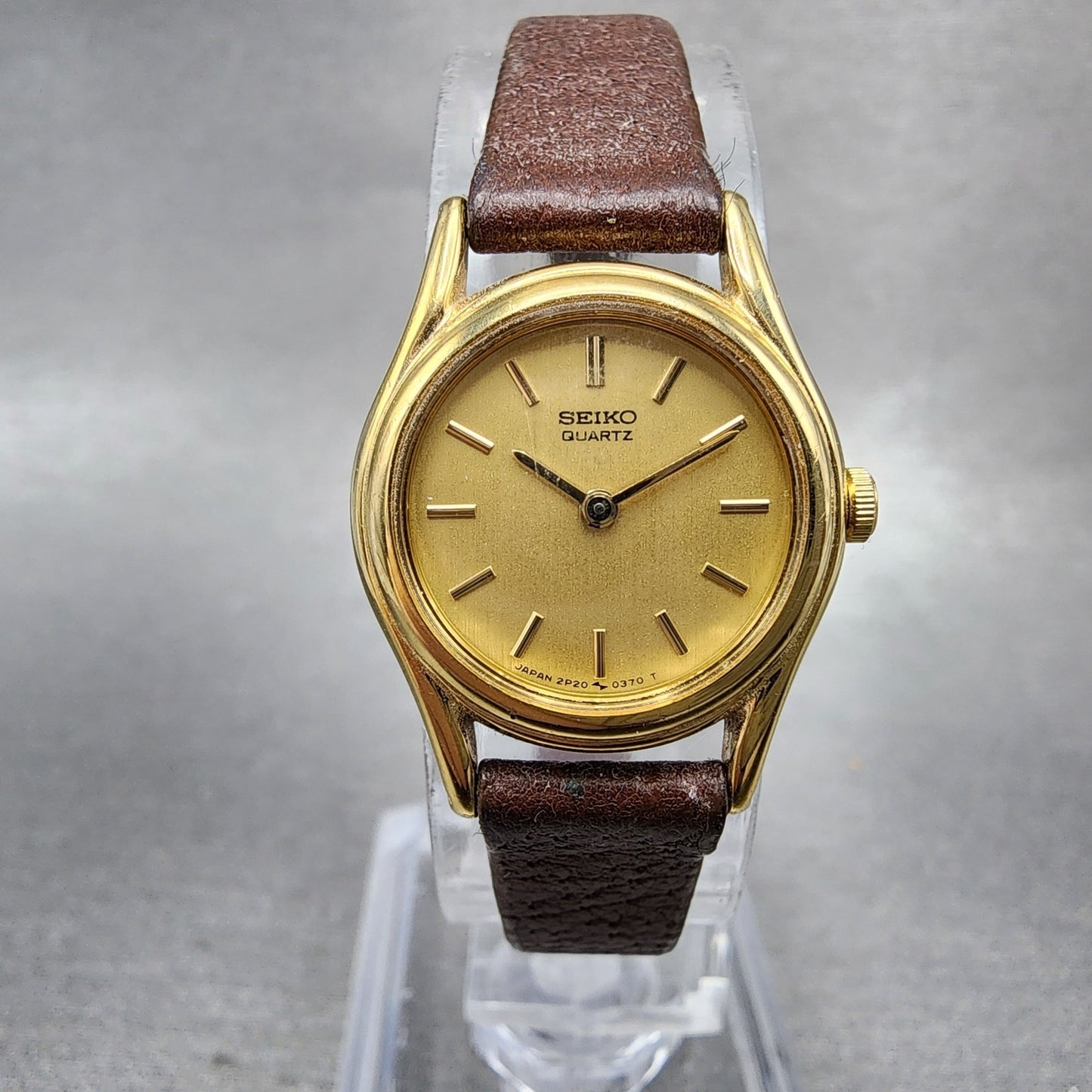 Seiko watch Women 19mm Champagne Dial Gold Tone Round 2p200089 New Battery0