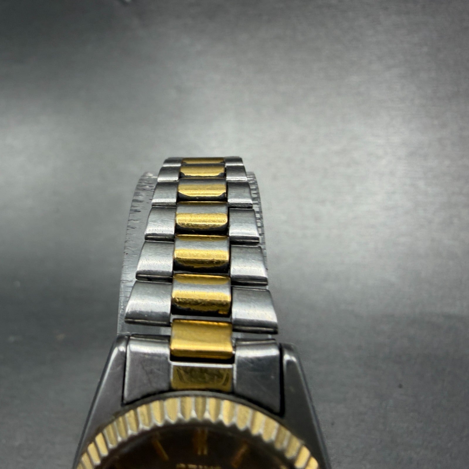 Seiko SQ Watch Women 24mm Gray Dial Two Tone Daydate Round 3E23-0A60 New Batt KD4