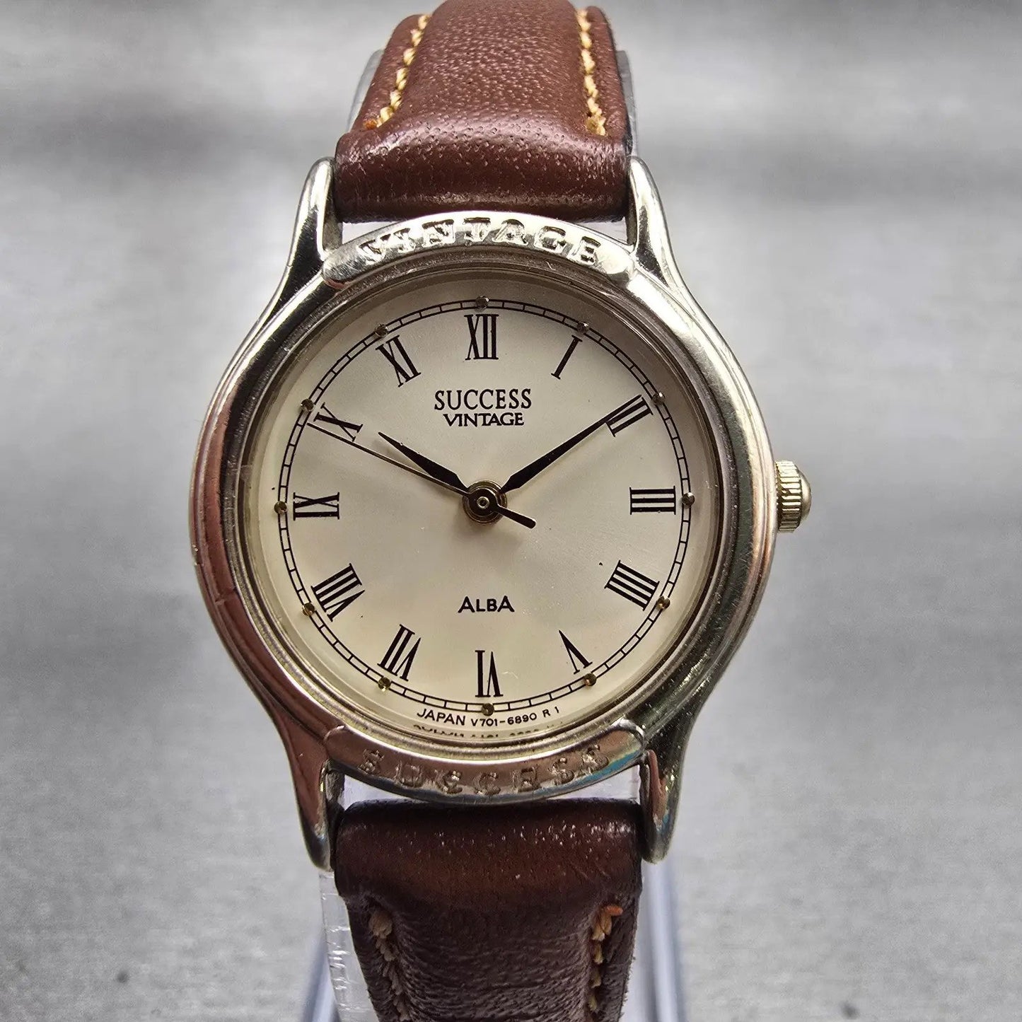 Seiko Alba Success Watch Women 23mm Ivory Dial Gold Round V701-6650 New Battery0