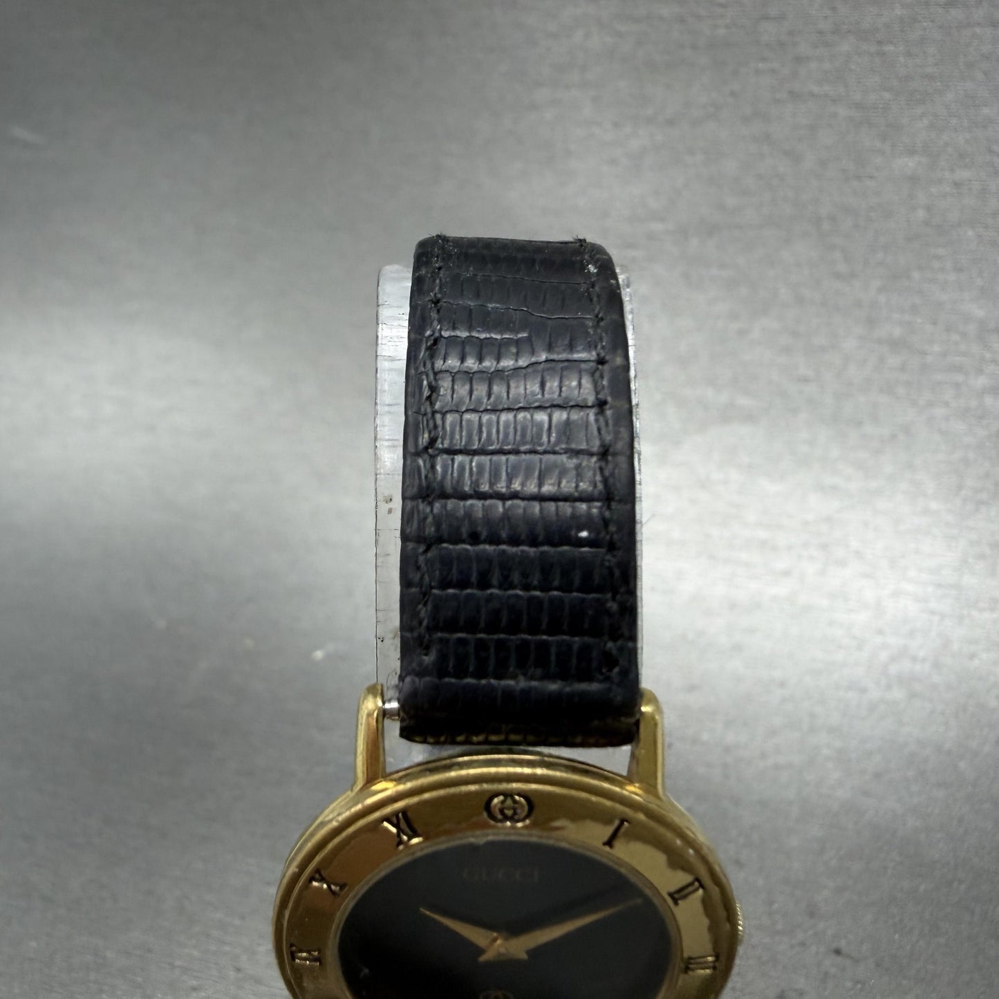 Gucci 3001L Watch Women 26mm Black Dial Gold Plated Round Vintage PARTS5