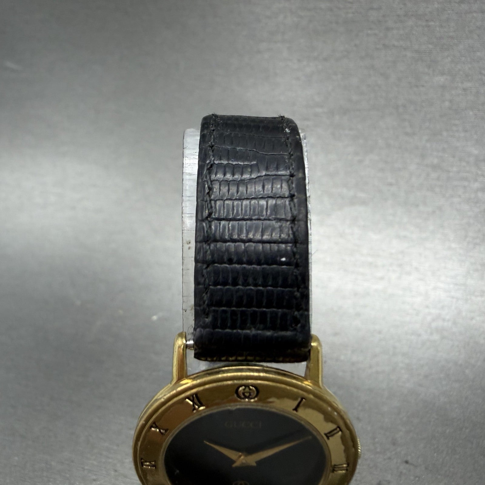 Gucci 3001L Watch Women 26mm Black Dial Gold Plated Round Vintage PARTS5