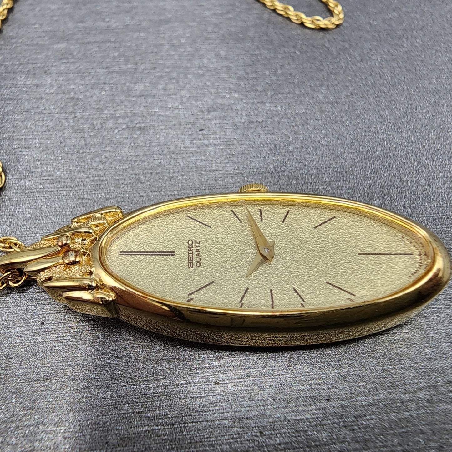 Seiko Necklace Watch Women 15mm Champagne Dial Gold Tone 13205520 New Battery4