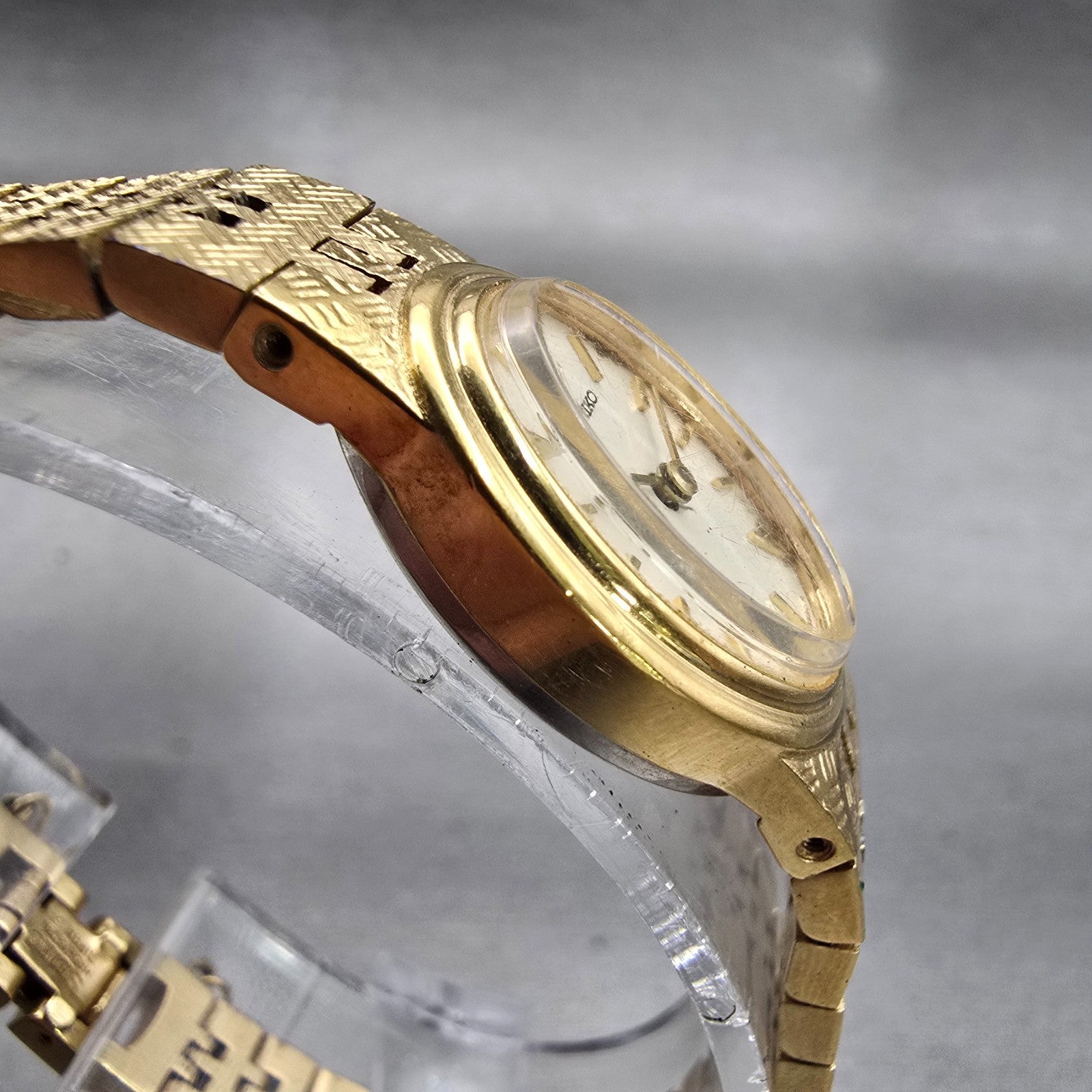 Seiko Watch Women 17mm Cream Dial Gold Tone Oval 1100-5310 Manual Wind Works VTG3