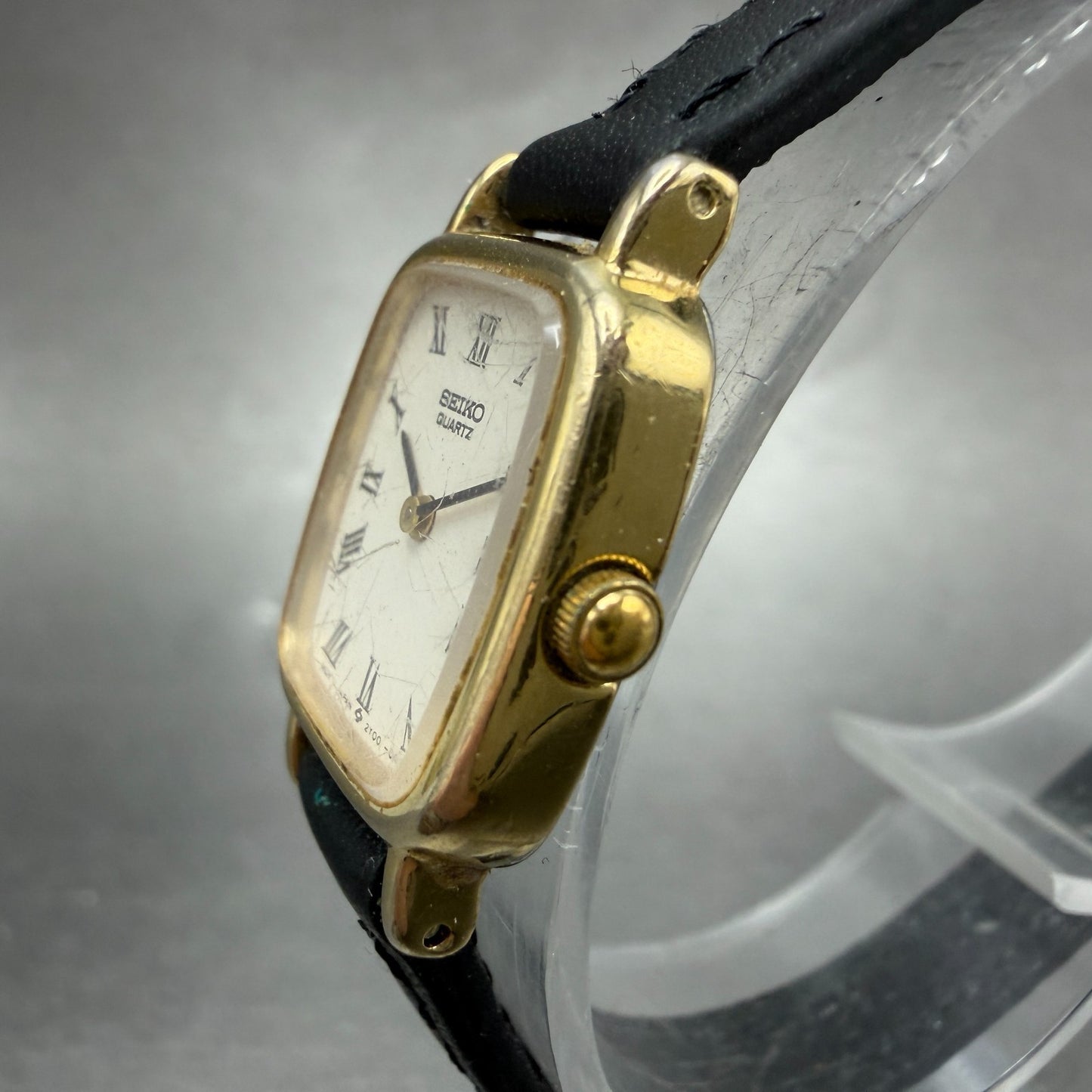 Seiko Watch Women 17mm White Dial Gold Tone Rectangle 2Y00-5A00 New Battery2