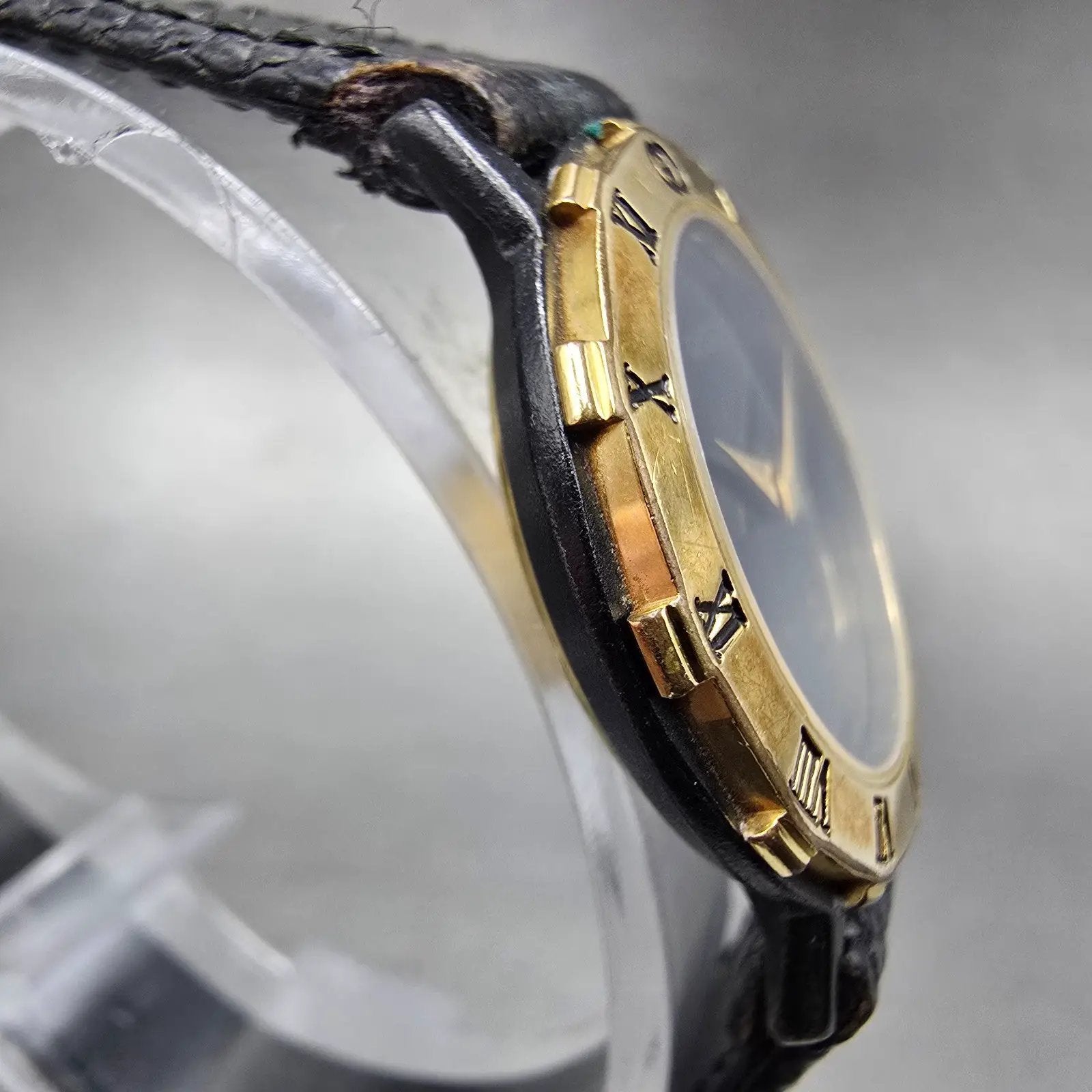 Gucci 3200L Watch Women 26mm Black Dial Black & Gold Tone Round New Battery4