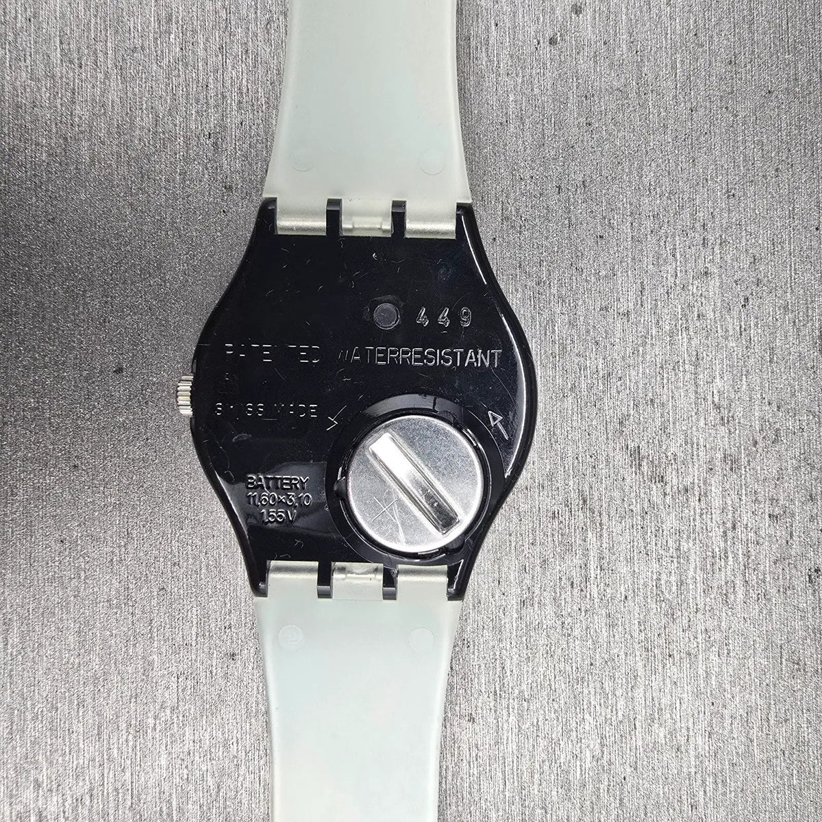 Swatch Prosperous Fish Mens Watch 34mm White Dial Black Tone Round GB226 New Bat10
