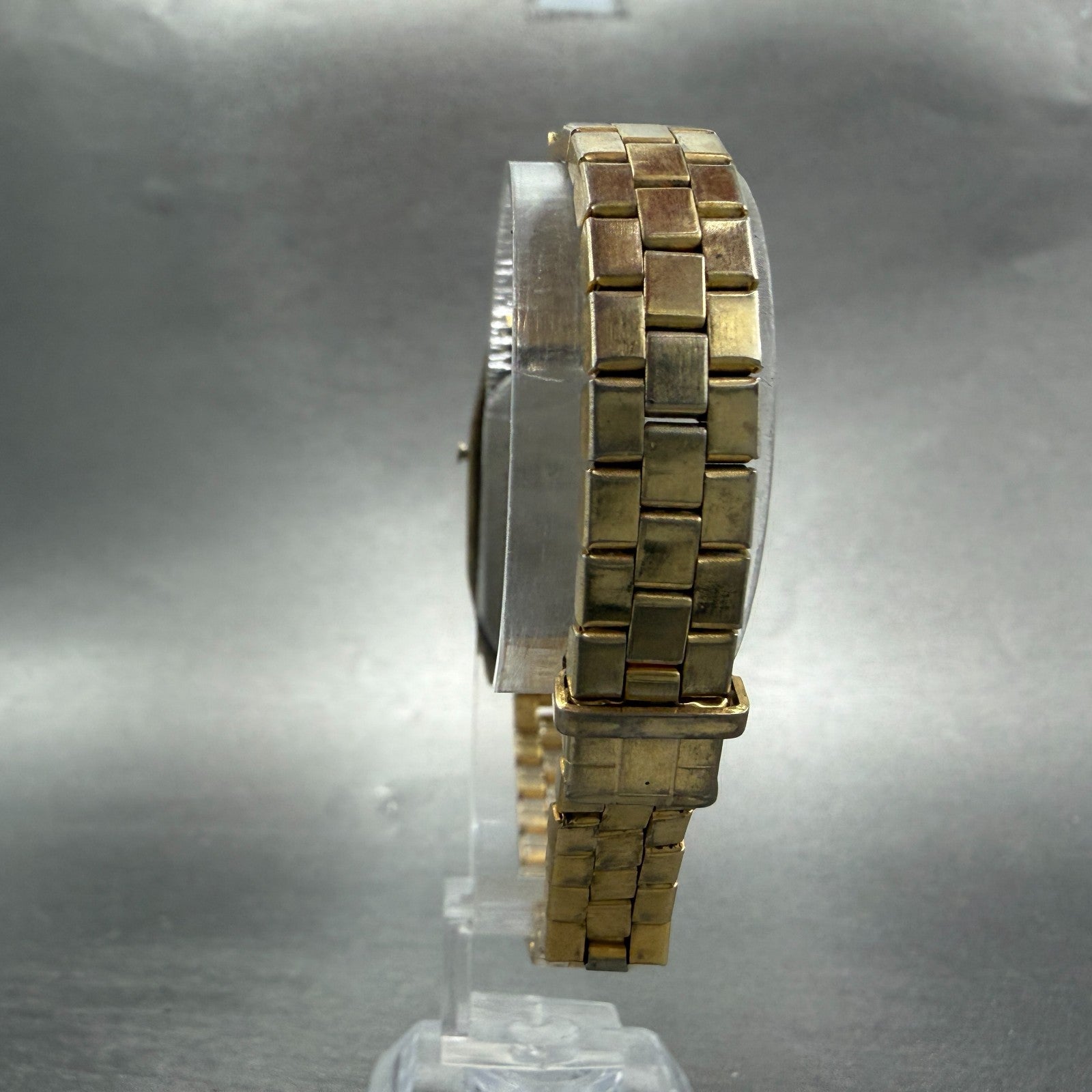 Chrono Sonic 100 RED LED Watch Women 20mm Gold Tone Octagon New Battery VTG7