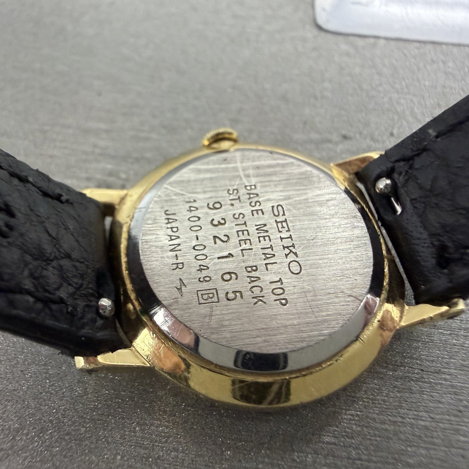 Seiko Watch Women 23mm Champagne dial Gold Tone Round 14000049 New Battery9