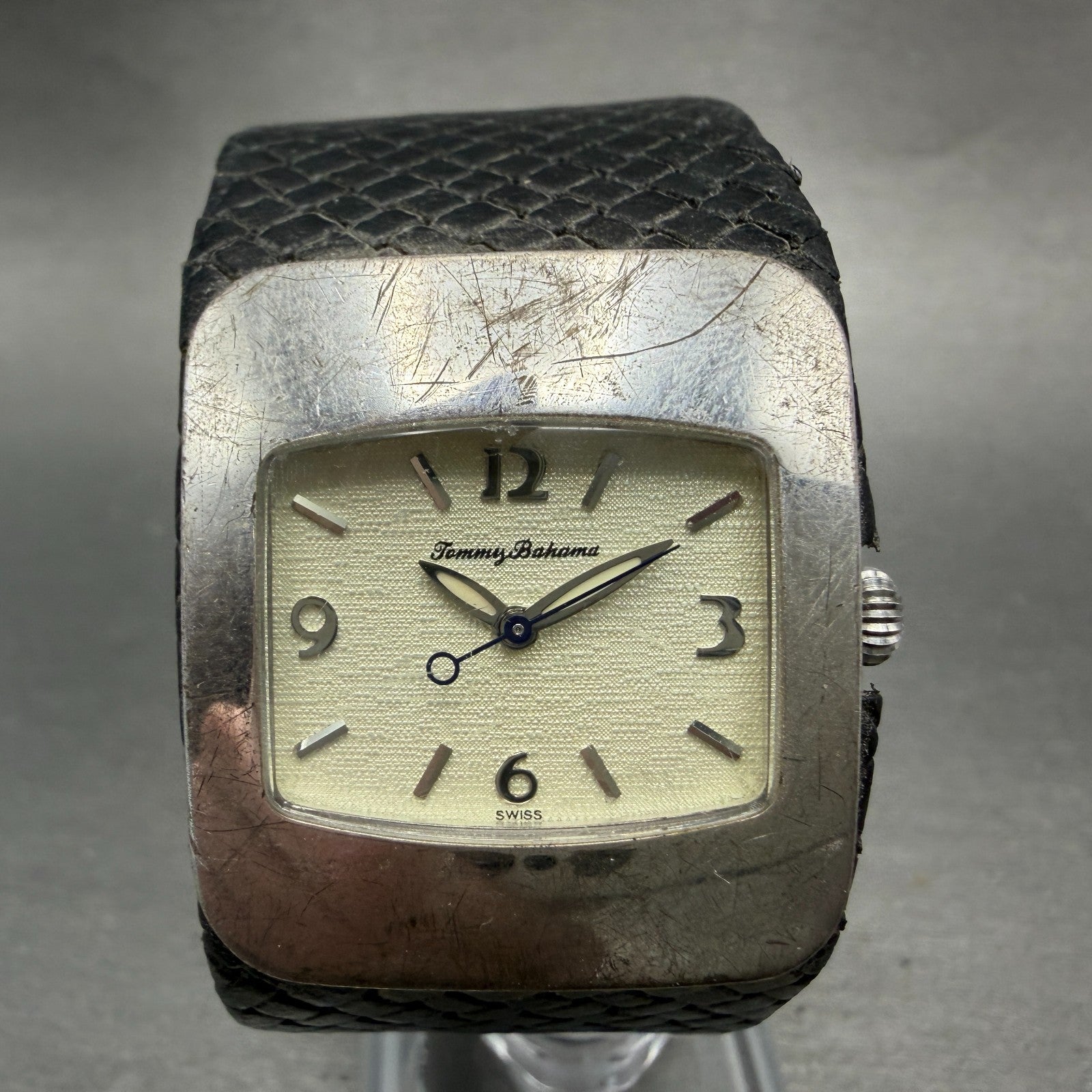 Tommy Bahama Watch Women 29mm Champagne Dial Silver Tone TB2041 New Battery0