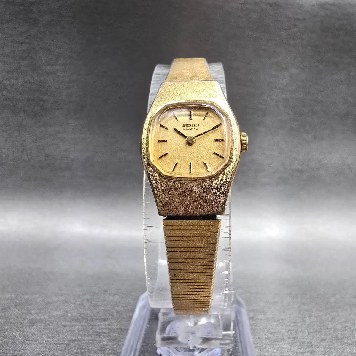 Seiko Watch Women 16mm Gold Dial Gold Tone Oval 2C20-5300 New Battery Vintage J25