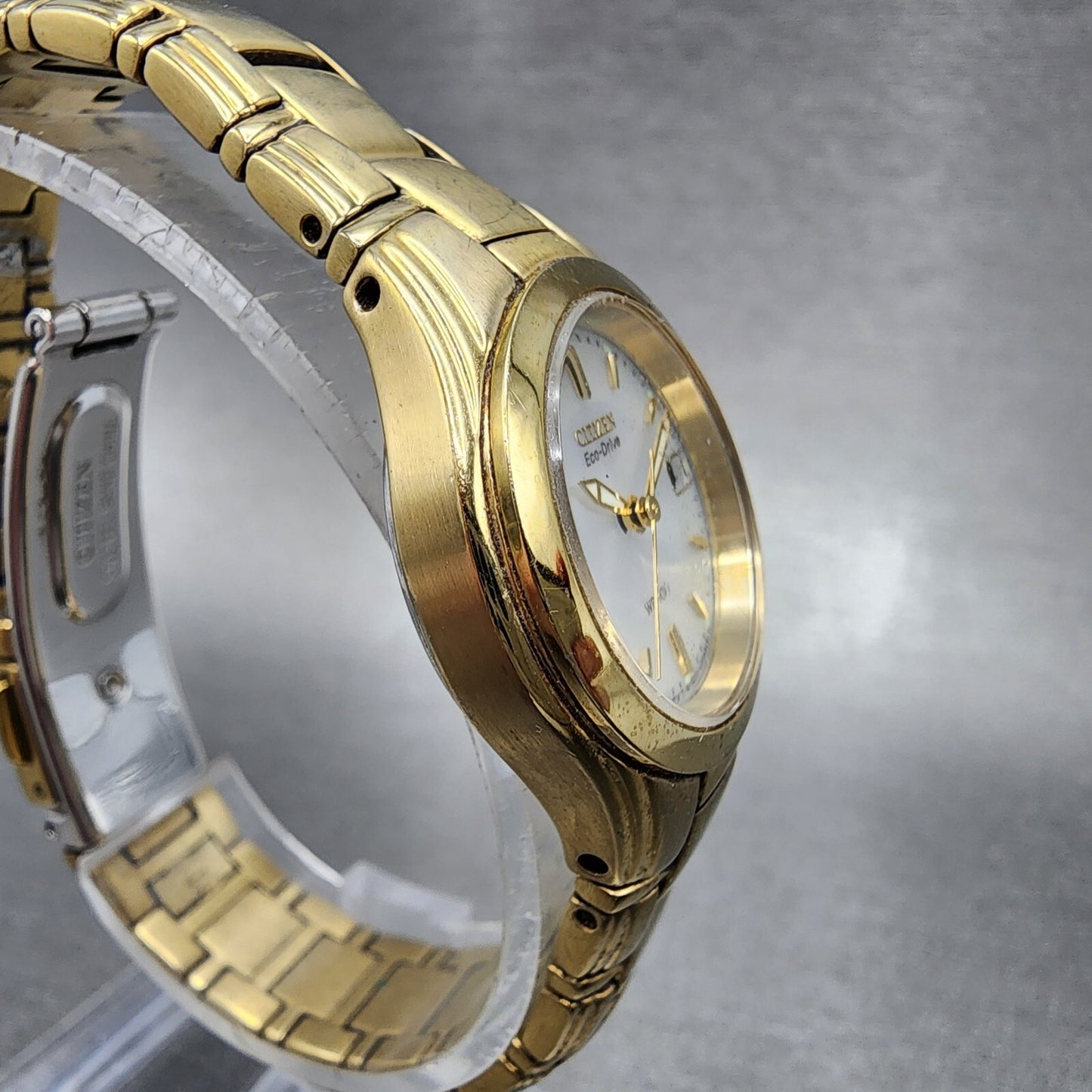 Citizen EcoDrive Watch Women 26mm White Dial Gold Tone Date Round Runs3