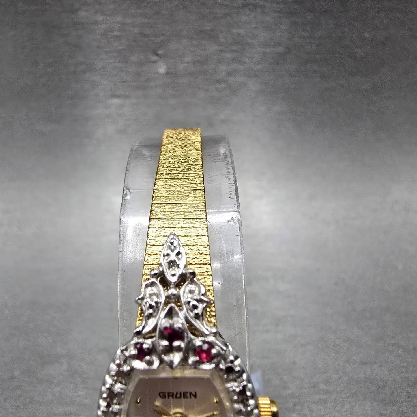 Gruen Watch Women 17mm Silver Dial Gold Tone Ovel Gem Set New Battery Vintage4