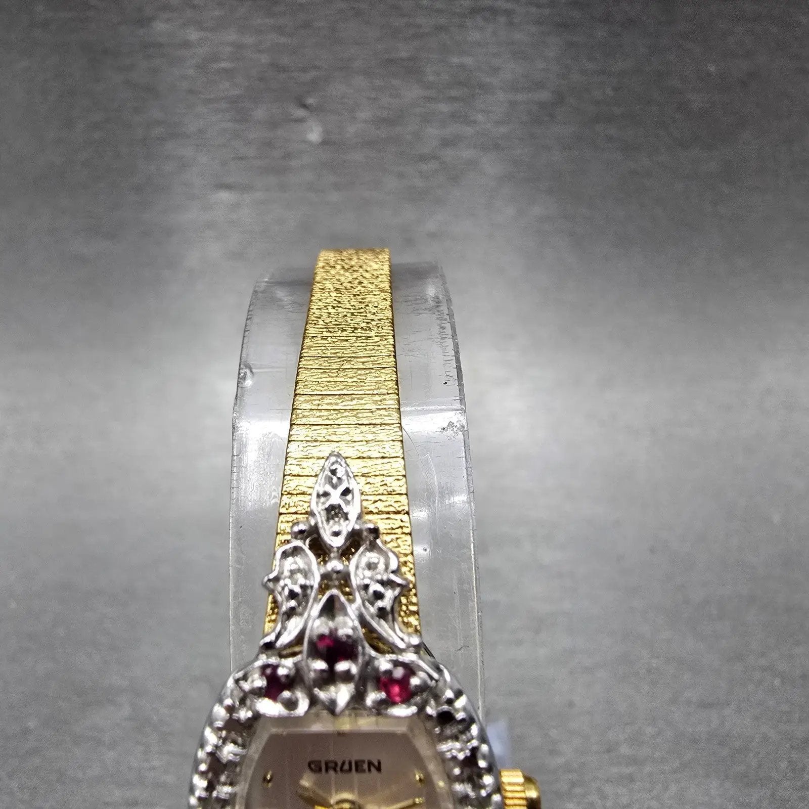 Gruen Watch Women 17mm Silver Dial Gold Tone Ovel Gem Set New Battery Vintage4