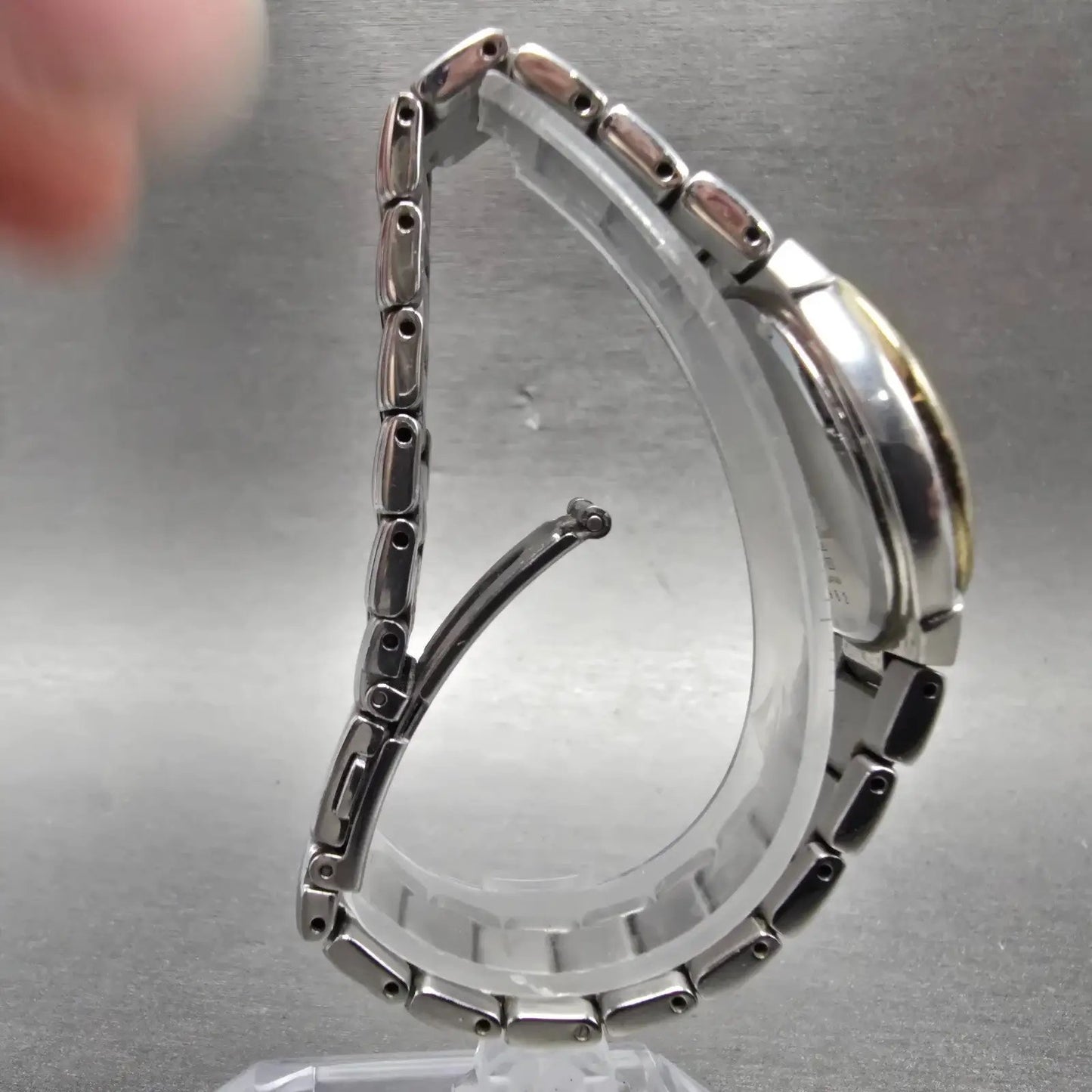 Seiko Solar Watch Women 30mm White Dial Two Tone Date Round V137-0AX0 Runs8