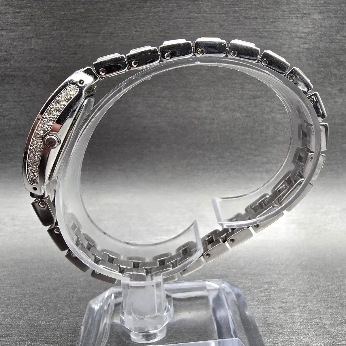 Bulova Watch Women 19mm MOP Dial Silver Tone Gemmed Oval 96T26 New Battery6