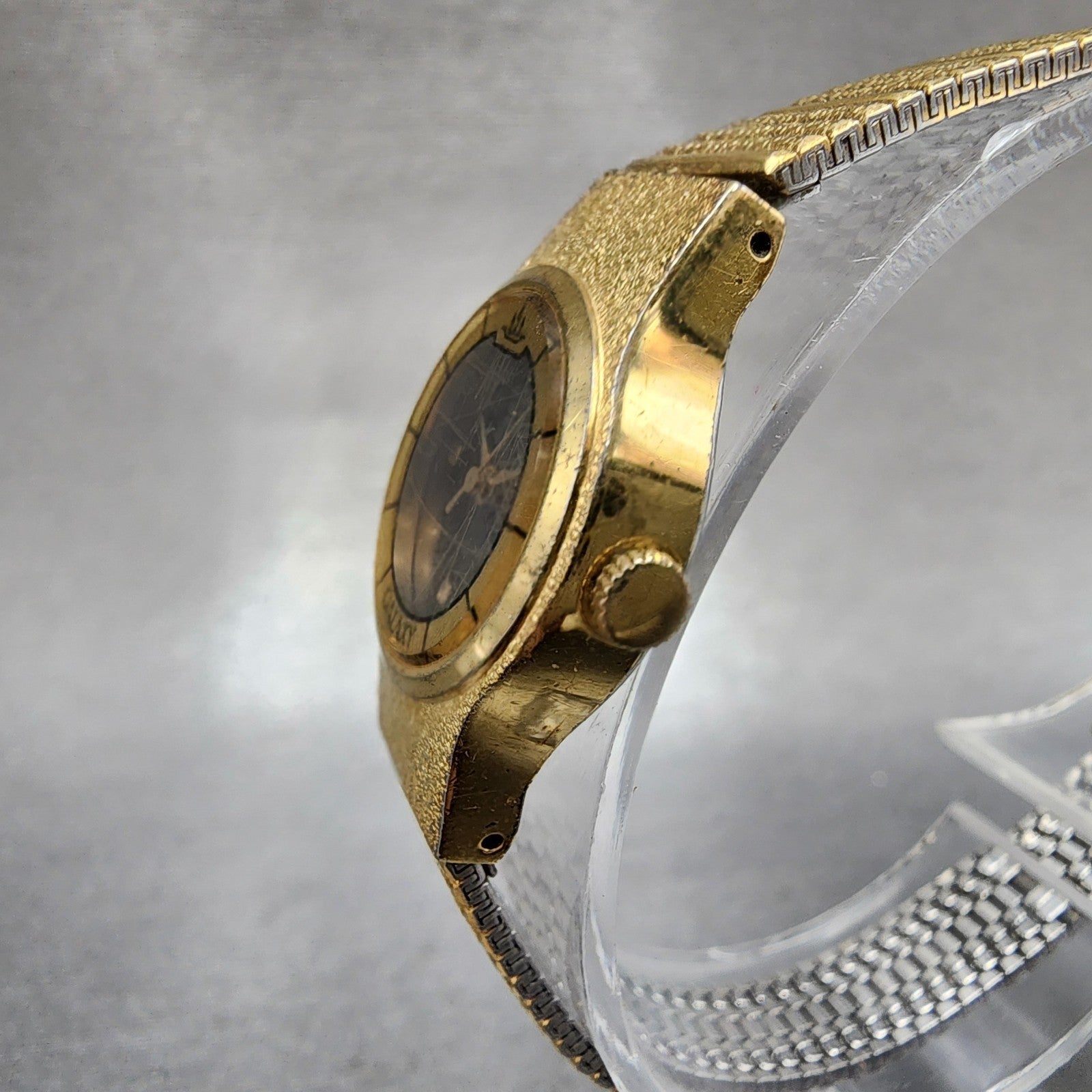 Seiko Galaxy Watch Women 20mm Black Dial Gold Tone 8y210030 New Battery2