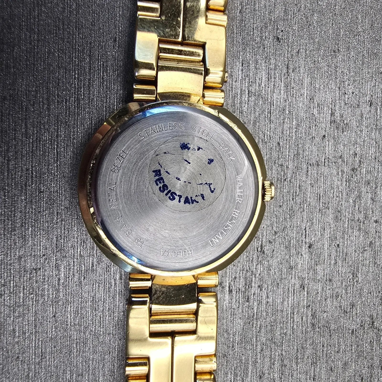 Bulova Watch Women 25mm White Dial Gold Tone Diamond Round 97P29 New Battery10