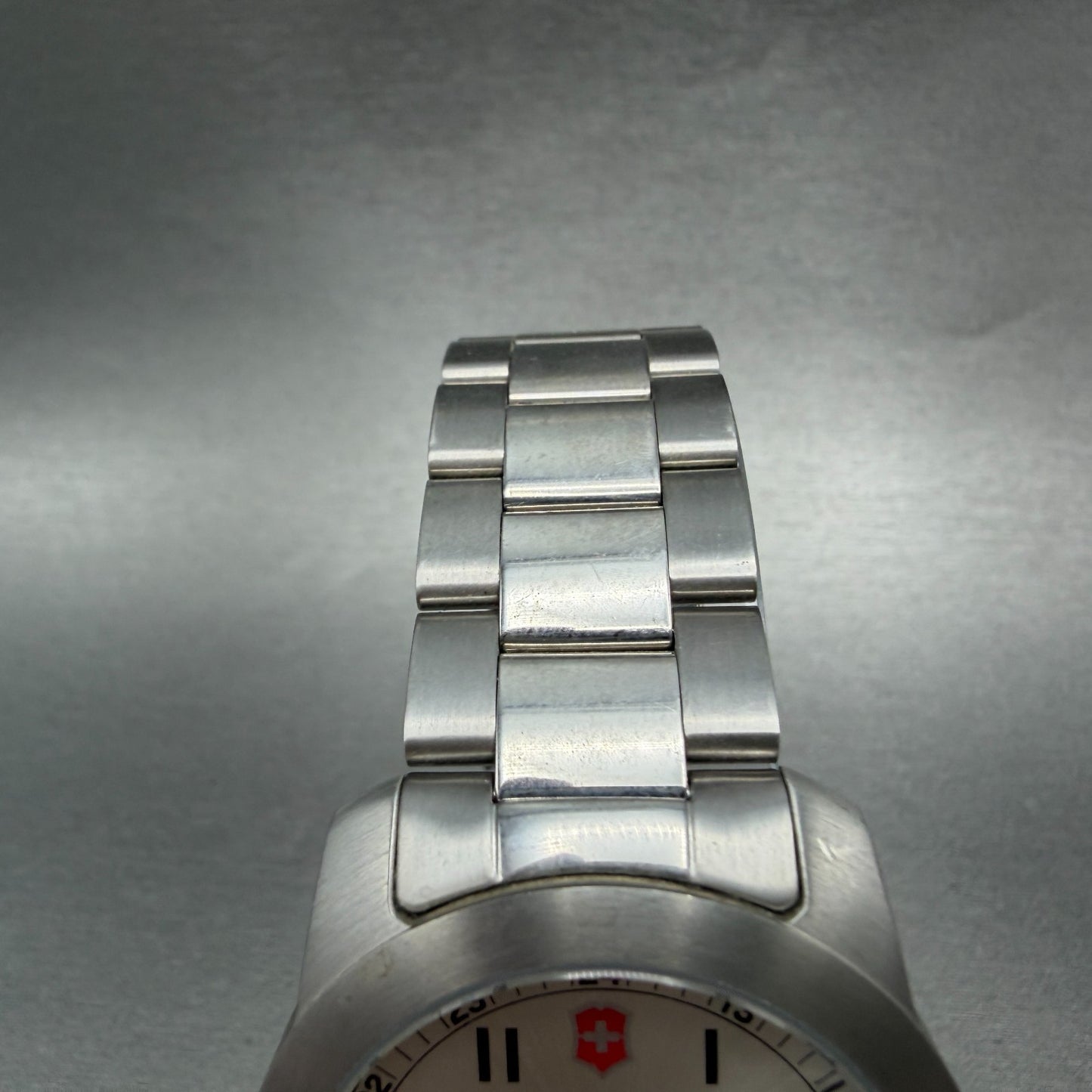 Victorinox Swiss Army Field Watch Men 39mm Silver Dial Steel Date New Battery KL4