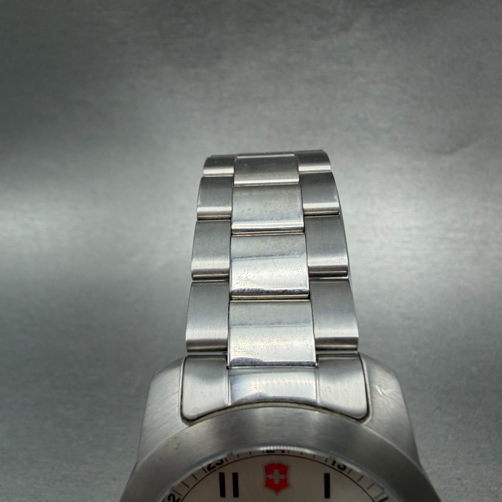 Victorinox Swiss Army Field Watch Men 39mm Silver Dial Steel Date New Battery KL4